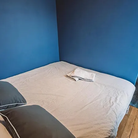 Le Mediterraneen, Face A La Cathedrale - 2d